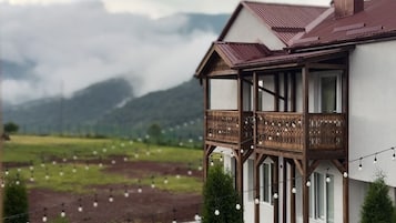 Superior Townhome, Balcony, Courtyard View | Courtyard view