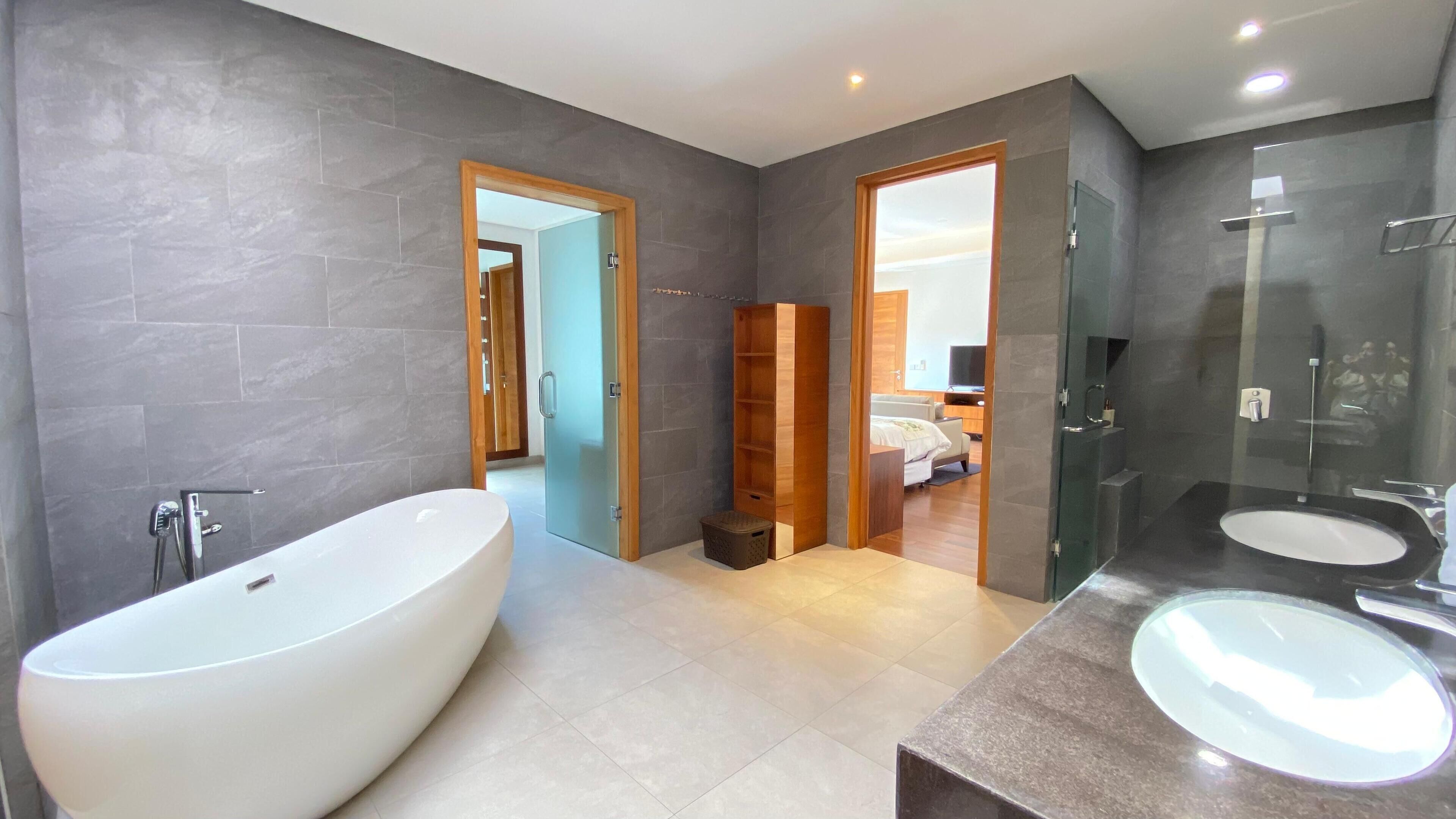 Luxury Villa, 4 Bedrooms, Private Pool | Deep soaking bathtub
