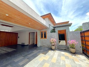 Front of property - YY Villa Big Pool & Parking in Seminyak (Seminyak)