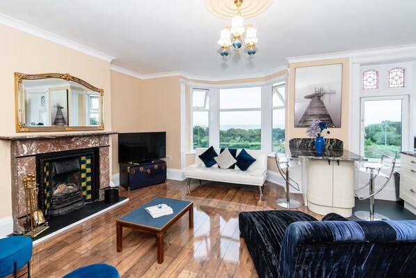 Smart TV, fireplace - Seaview Retreat - Breathtaking coastal views, 2 bedroom apartment (South Shields)