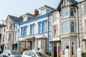 Exterior - Seaview Retreat - Breathtaking coastal views, 2 bedroom apartment (South Shields)