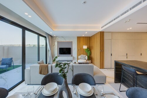 Jumeirah Golf Estate - Elegant Three Bed Villa