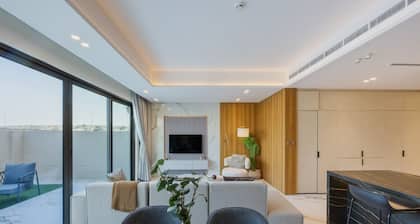 Jumeirah Golf Estate - Elegant Three Bed Villa