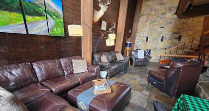 The Ranch: Lodge+Barn+Pool+Airstream • 35 Pax
