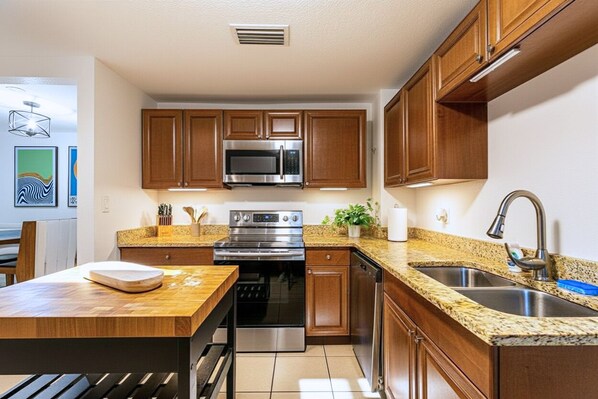 Fridge, microwave, oven, stovetop