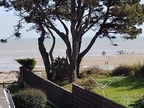 Beach - Apartment in a small residence with direct access to the beach. (Saint-Pierre-Quiberon)