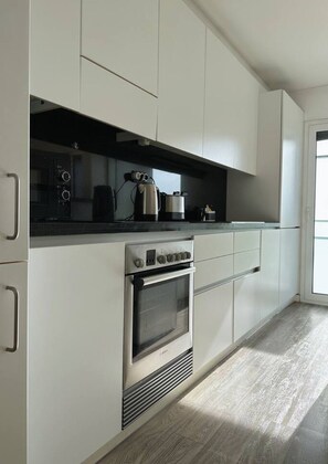 Micro-ondes, four, plaque de cuisson, lave-vaisselle
