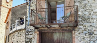 Stone barn in Catalan village with river. Mountains & beaches. 3 Star rating