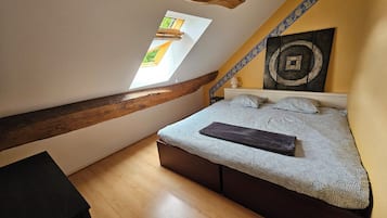 4 bedrooms, WiFi, bed sheets
