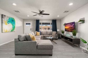 TV - Remarkable Resort Home - Minutes from Old Town (Scottsdale)