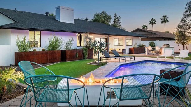 A modern house with a swimming pool, outdoor seating, and a fire feature. - Turquoise Retreat - Pool, Putting Green, Location! (Scottsdale)
