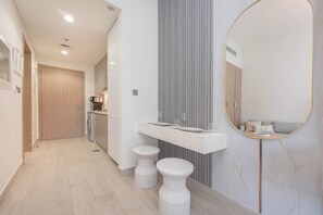 Interior - StayShort -Cozy Studio in Azizi Riviera Sleeps 3 with Pool (Meydan)