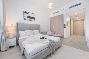 Desk, iron/ironing board, WiFi, bed sheets