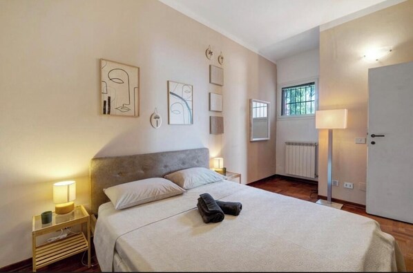 3 chambres, bureau, fer et planche à repasser, accès au Wi-Fi (inclus)