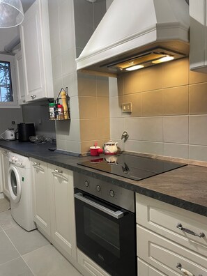 Fridge, microwave, oven, stovetop - Welcome to your Seaside Home (Varazze)