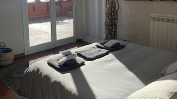 3 Schlafzimmer, Schreibtisch, Bügeleisen/Bügelbrett, kostenloses WLAN