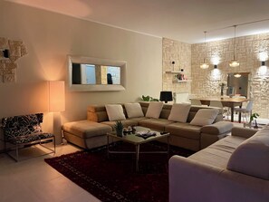 Smart TV, computer monitors