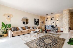 Smart TV, computer monitors - Welcome to your Seaside Home (Varazze)