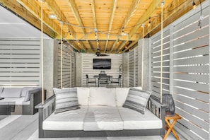 Televisión, chimenea, videojuegos y oficina