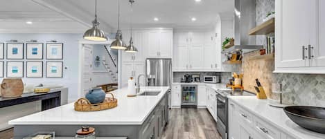 雪櫃、微波爐、焗爐、爐具