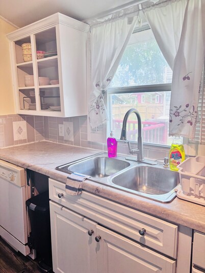 4-bedroom apartment in superb Waycross with AC, WiFi. Enjoy your stay
