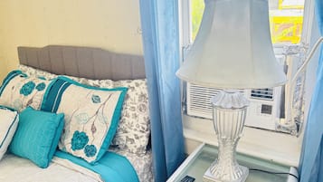 4 bedrooms, iron/ironing board, WiFi, bed sheets