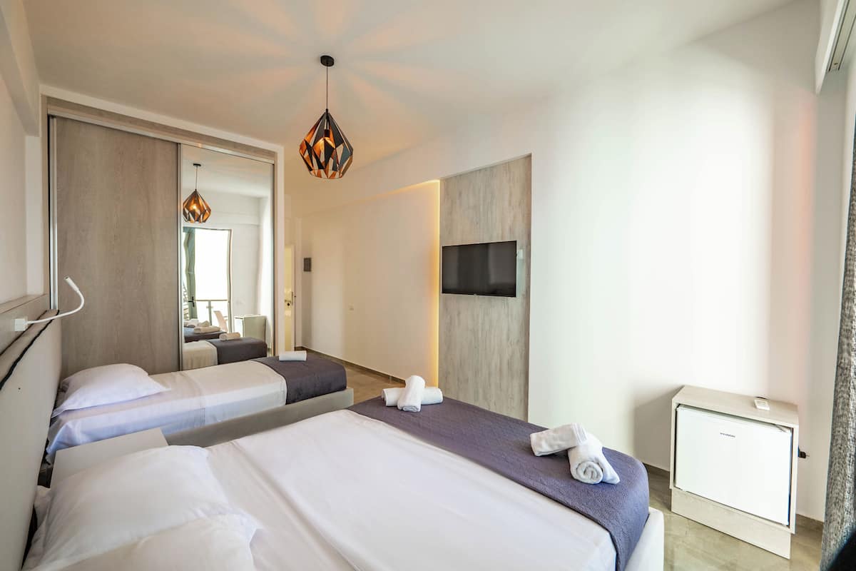 Triple Room with Sea View 105 | Free WiFi