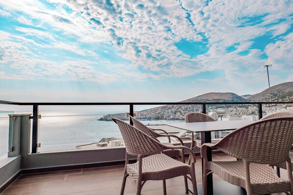Suite with Sea View & Terrace | 阳台景观