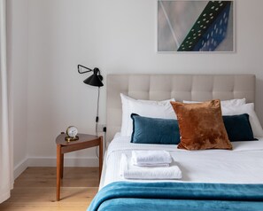 2 soveværelser, skrivebord, strygejern/strygebræt, weekendseng