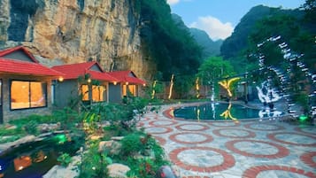 Bungalow, Garden View