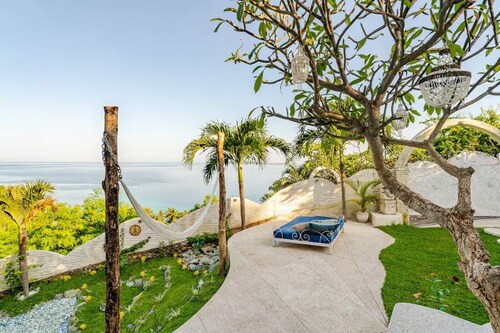 VistaMonti Private Villas