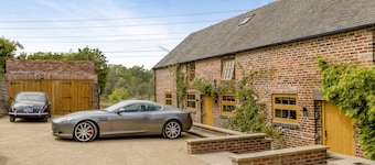 Trent Barn - Eight Bedroom House, Sleeps 16