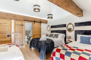 7 bedrooms, free WiFi, bed sheets