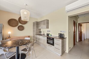 Kühlschrank, Ofen, Herdplatte, Geschirrspüler