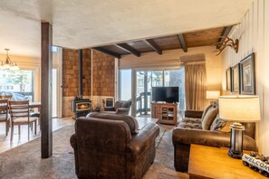 TV, peis og kontorer