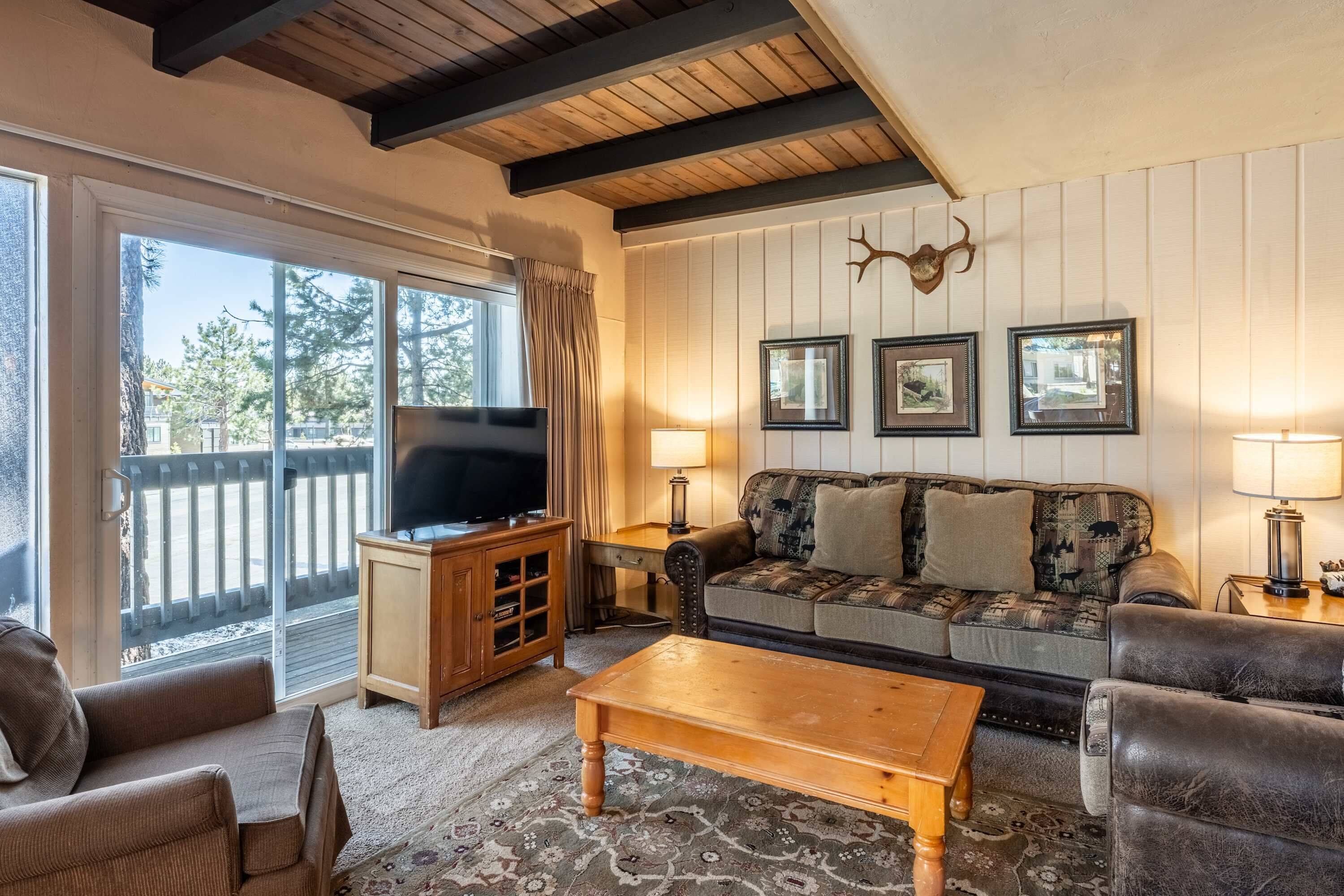 TV, fireplace, offices