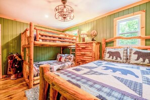 3 bedrooms, desk, iron/ironing board, travel crib
