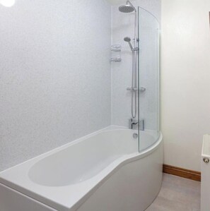 Serviettes fournies, savon, papier toilette