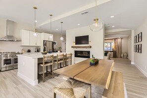 ثلاجة، ميكروويف، فرن، موقد طهي مسطح