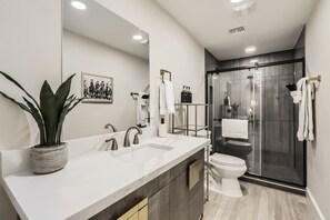 Sèche-cheveux, serviettes fournies