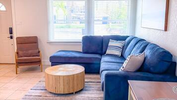 Smart TV, fireplace, ping pong