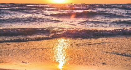 NEW Coastal Cottage - 10 Minute WALK to Lake Michigan Beach - Pet Friendly