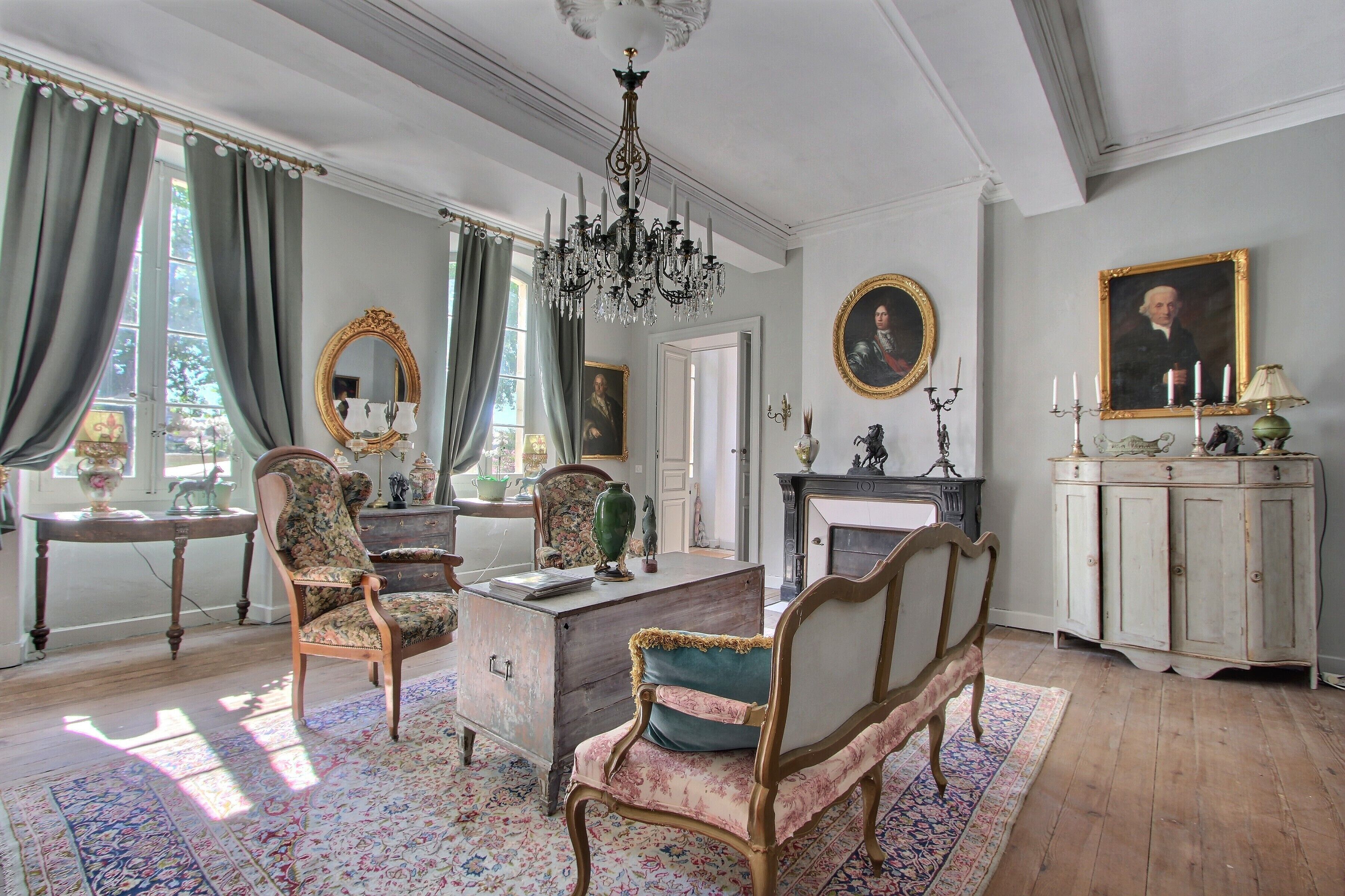 Classic Double or Twin Room, Garden View | Living area