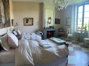 Habitación clásica con 1 cama matrimonial o 2 individuales, vista al jardín | Wifi gratis y ropa de cama 