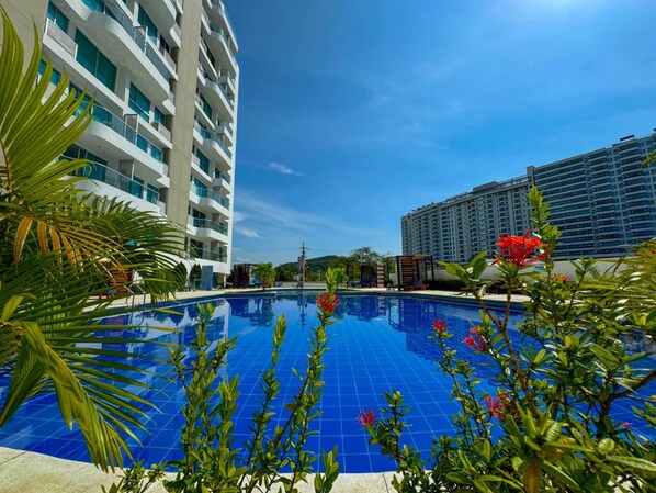 Outdoor pool - Apartamento Premier- Aragoa cerca al Mar (Santa Marta)