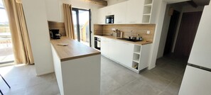 Appartement 8 personnes - 3 chambres - Vue mer - Terrasse spacieuse | Coin cuisine privé | Four, plaque de cuisson, grille-pain
