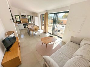 Appartement 6 personnes - 1 chambre + 1 coin nuit - Vue maquis - Terrasse | Coin séjour
