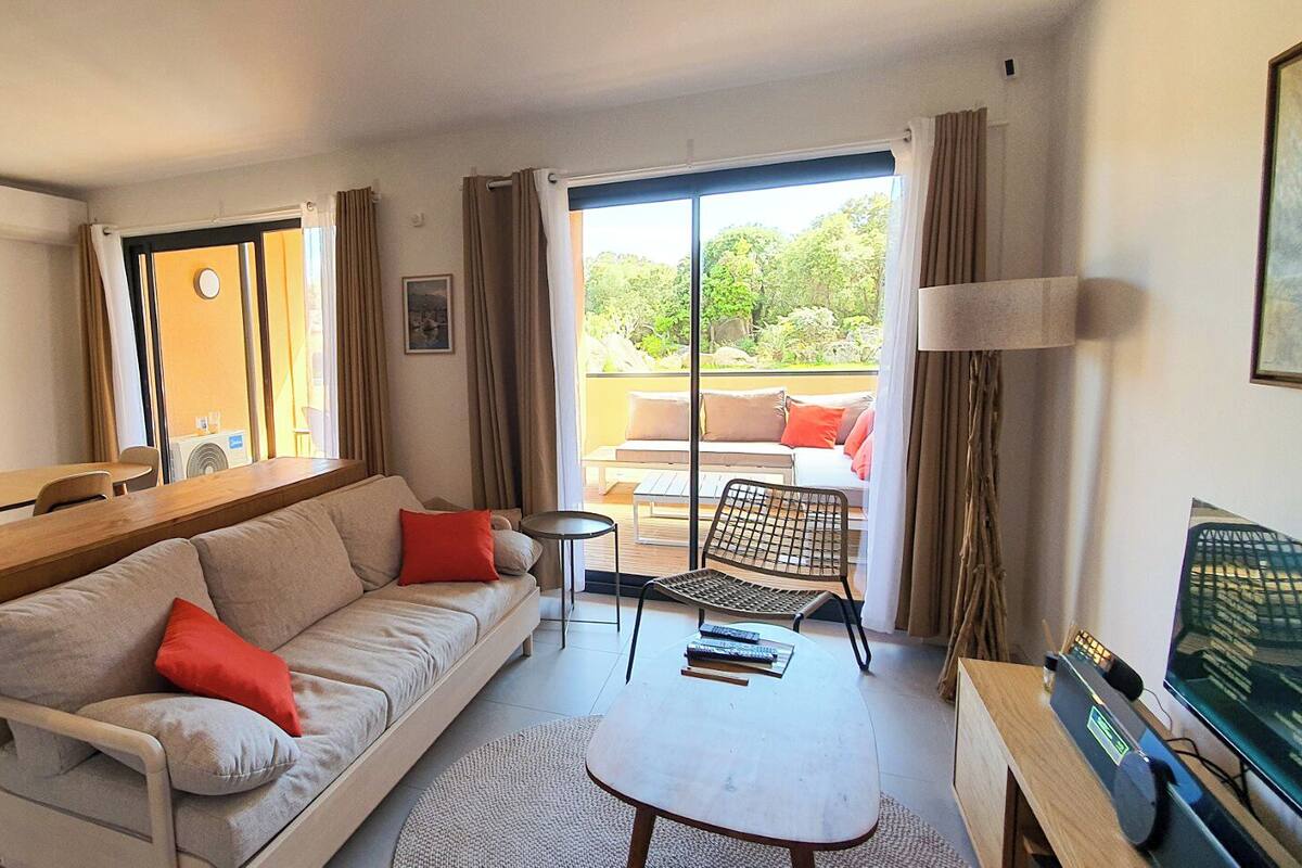 Appartement 6 personnes - 2 chambres - Vue maquis - Terrasse | Détail de l’intérieur