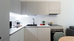 Micro-ondes, four, plaque de cuisson, lave-vaisselle