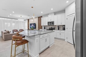 Micro-ondes, four, plaque de cuisson, lave-vaisselle